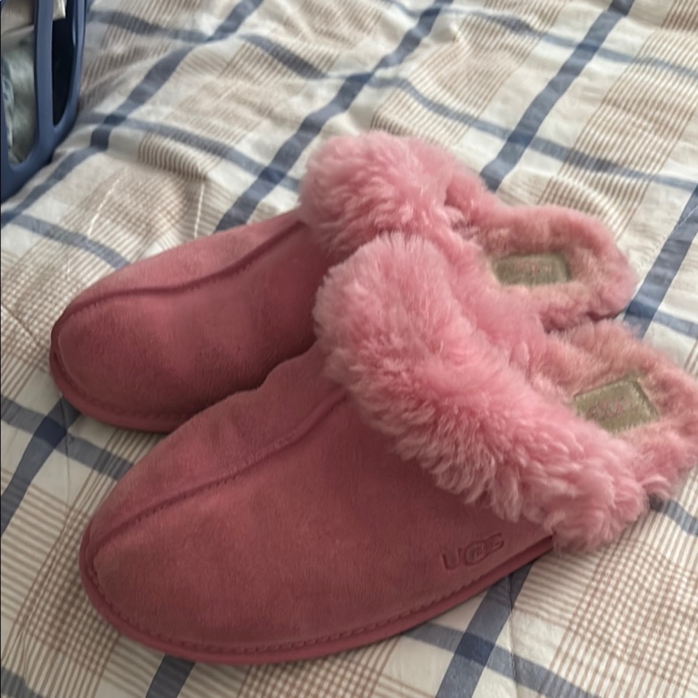 UGG Pink Fuzzy Slippers Cozy Indoor Footwear - Picture 2 of 5
